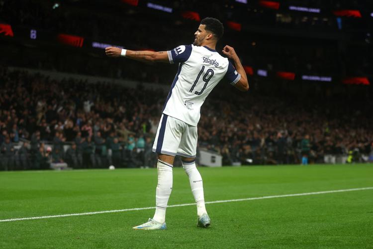 TheShy 的坦克杰斯在15分钟内取得了奢华的7-0，再次以一条命在上路击败了三条命