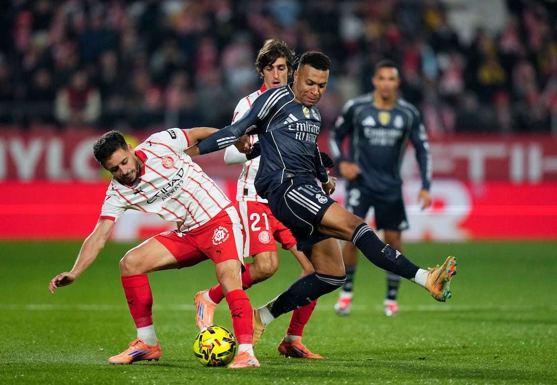 英文采访Lwx：最近队伍在努力减少失误 FPX这300胜场挺不容易的