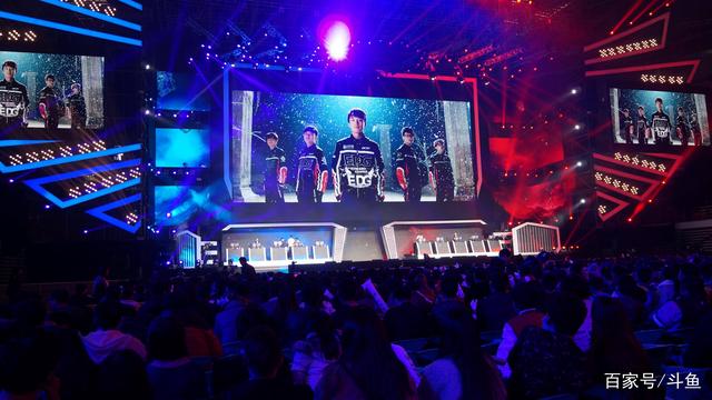 T1 在世界锦标赛中？VIT 玩家状态全无，被 T1 打到所有选手都处于红热状态！ T1 2-1 VIT